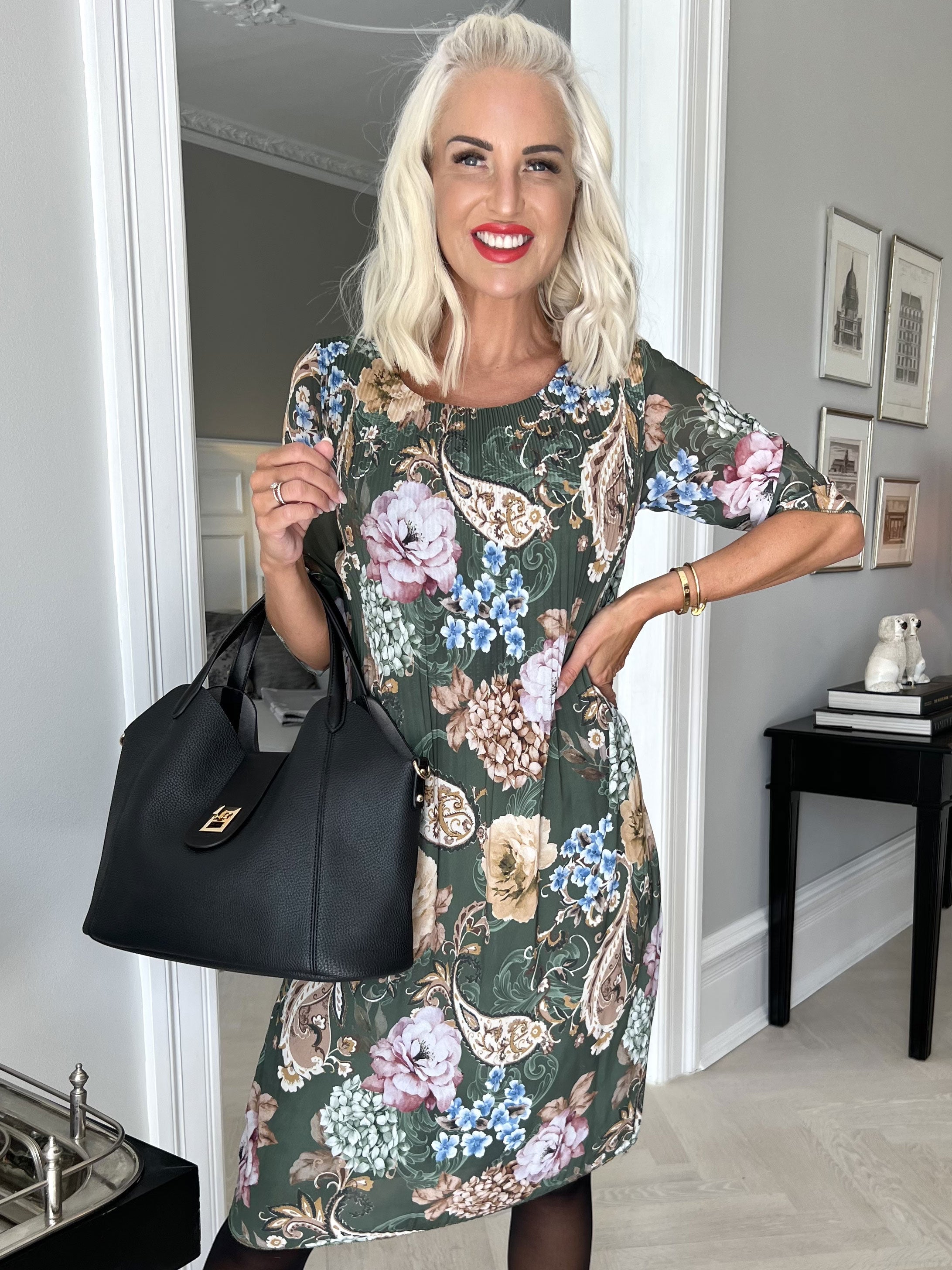 Zion Flower - Plisseret kjole med blomsterprint